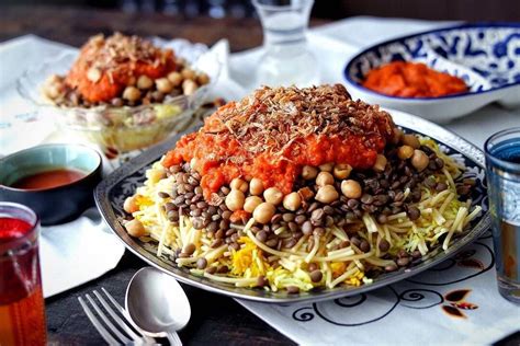  Koshari: Ein würziges und erfrischendes vegetarisches Abenteuer aus Beni Suef!