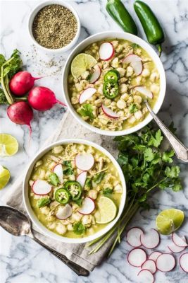  Pozole Verde! Ein würziges und cremiges Abenteuer für den Gaumen